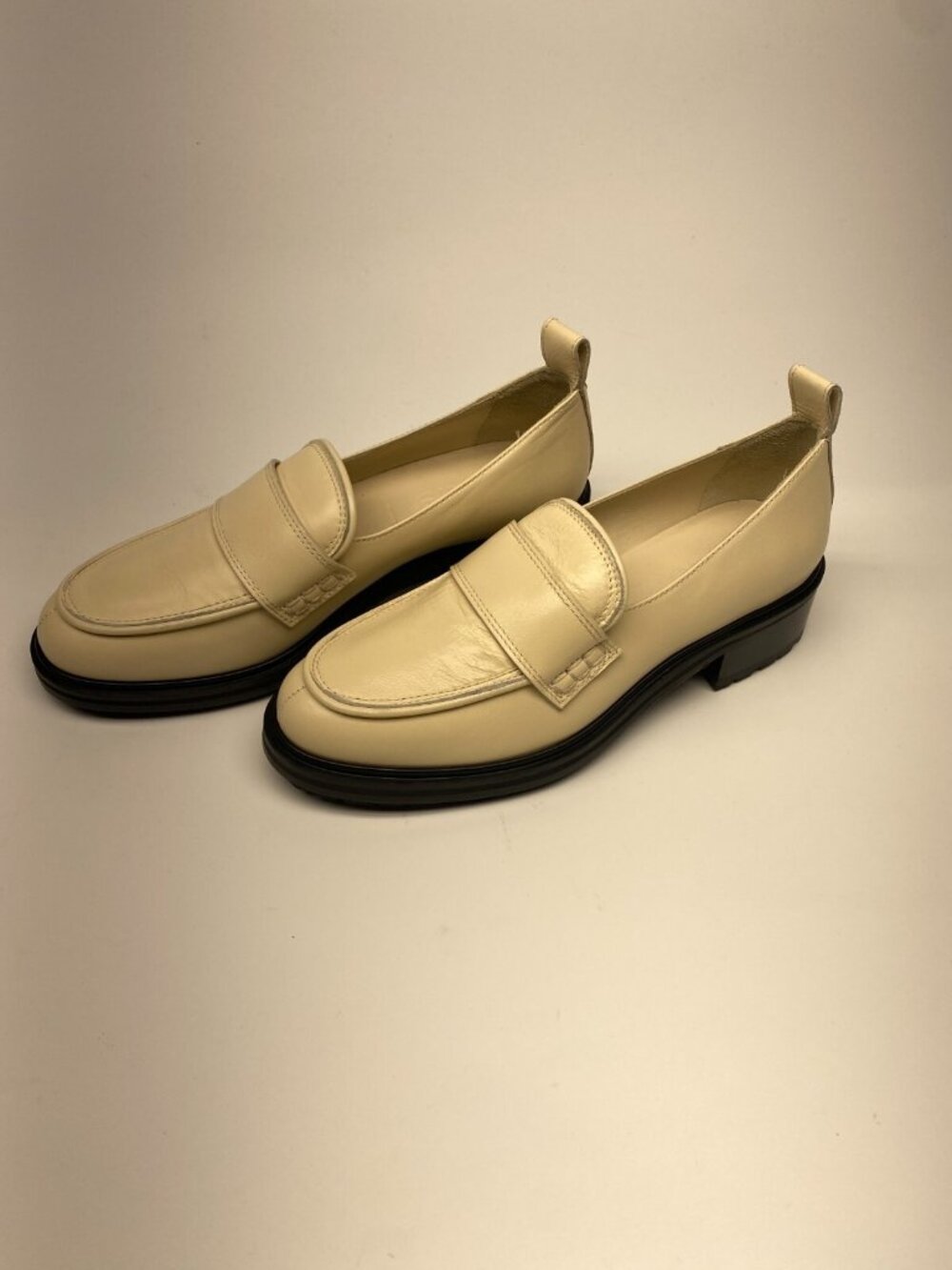 Aeyde Women Oscar Creamy Polido Leather Lug Loafers size 10 EU 40